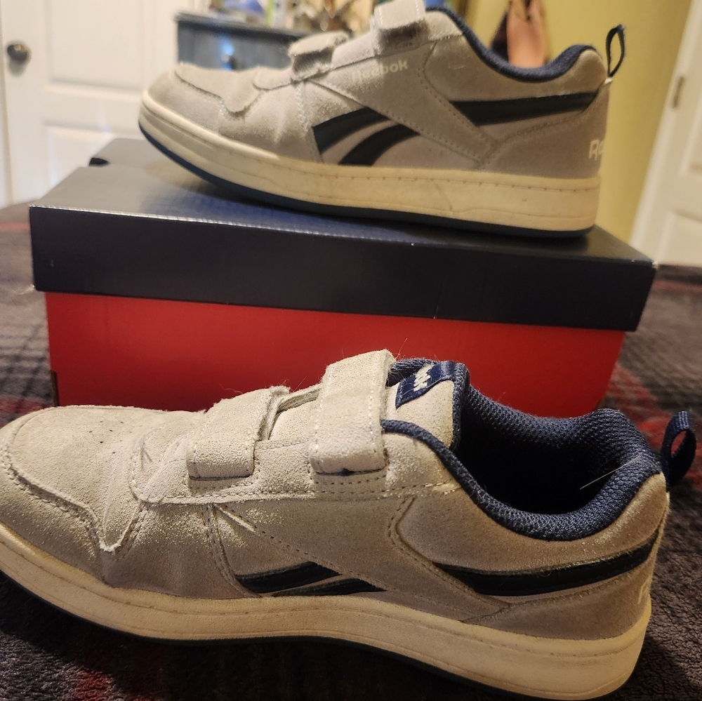 Reebok Kids Sneakers - Light Gray and Navy Size 3
